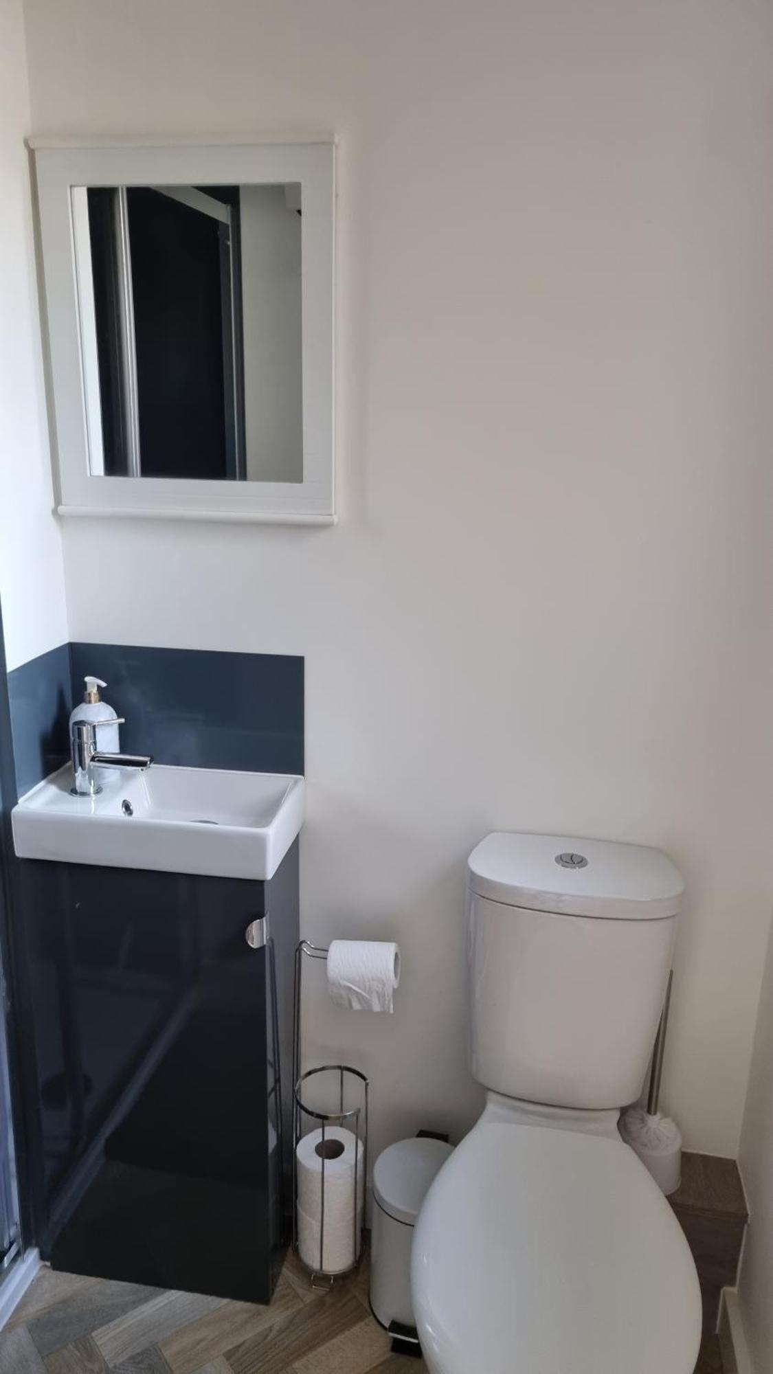 Self-Contained Annex, With Parking. Appartement Sittingbourne Buitenkant foto