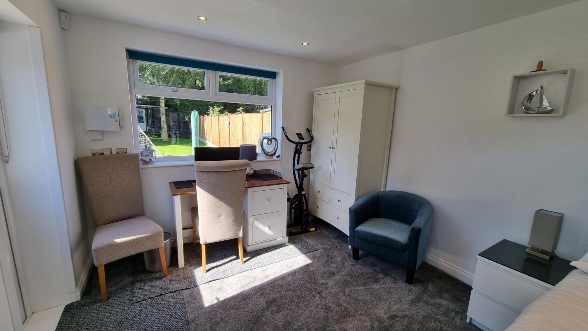 Self-Contained Annex, With Parking. Appartement Sittingbourne Buitenkant foto